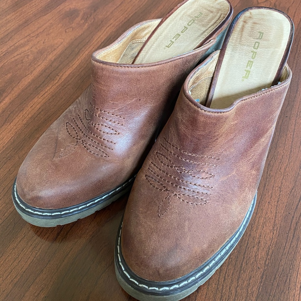 Women’s Roper Heeled slip on Shoes size 9.